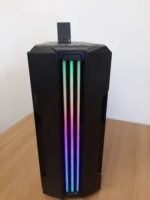 GAMING PC - I5 8400 / Z370 MB /  RX580 8G / 16GB CORSAIR VENGEANCE RAM / 240GB SSD/ 1TB HDD/ WIN 10